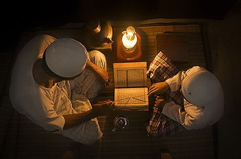 Adab Sebelum Ilmu: Sopan Santun sebagai Bekal Menuntut Ilmu dan Berinteraksi di Ruang Digital